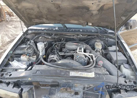 2000 Chevrolet Blazer Ls z USA, uszkodzony, nr VIN 1GNCT18W9YK187037